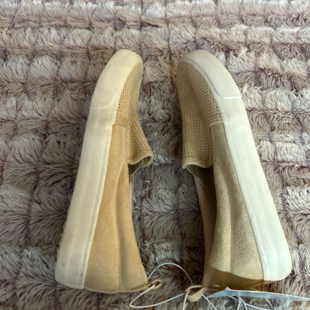 Cat & Jack Casual Beige Slip-On Sneakers size 4 - Picture 4 of 6
